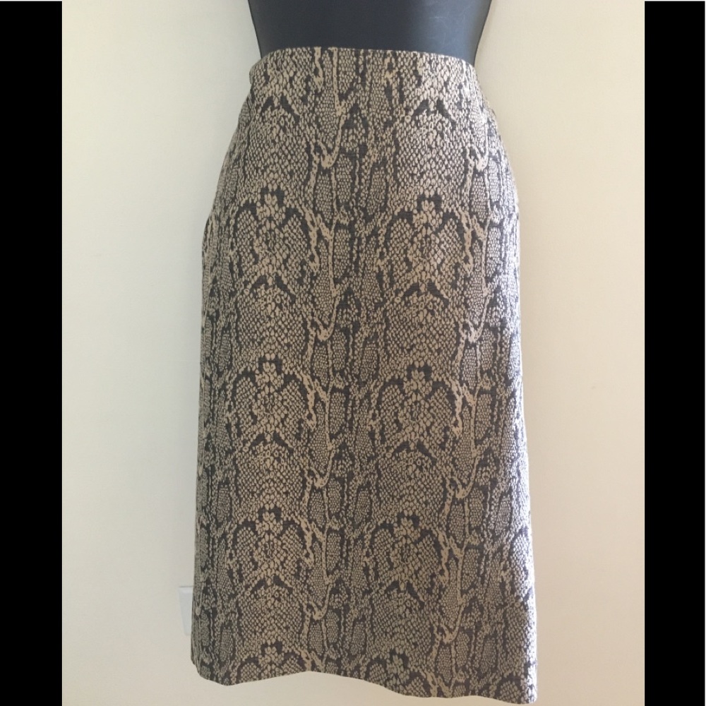 NWOT Dana Buchanan Snake Print Skirt. 14